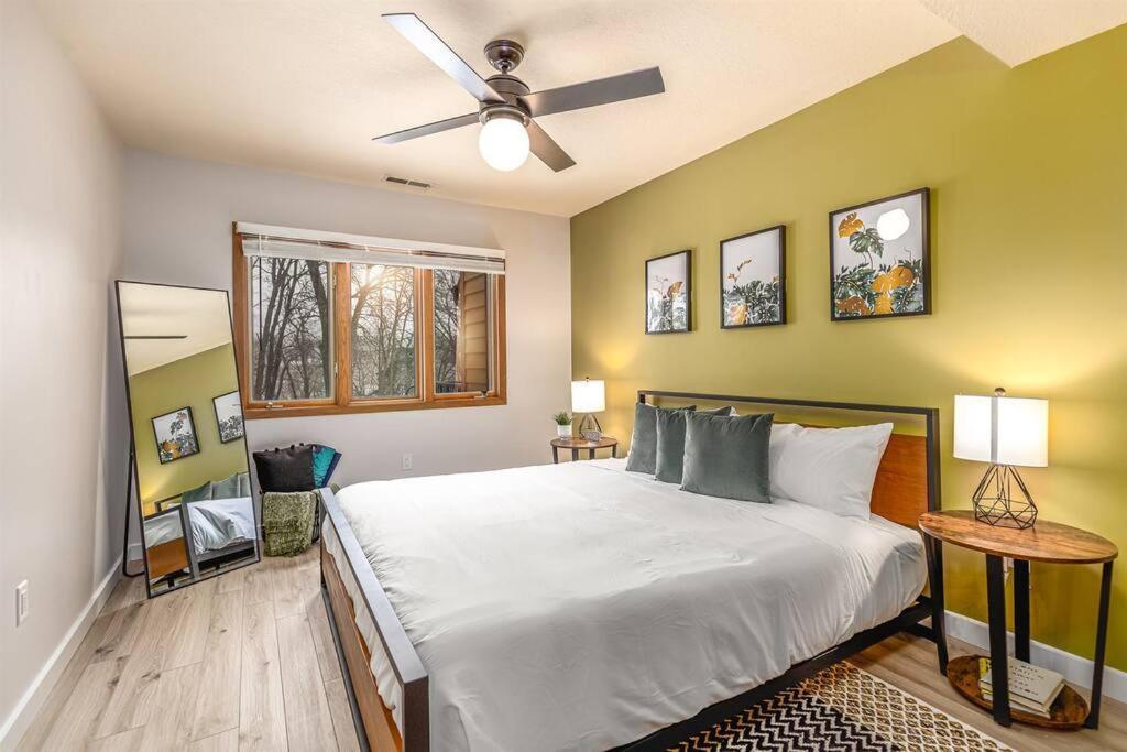 Peaceful 2-Bedroom Townhome Retreat W/Wooded View Galena Luaran gambar